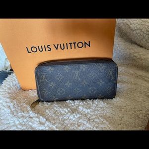 Louis Vuitton Long Zippy Wallet